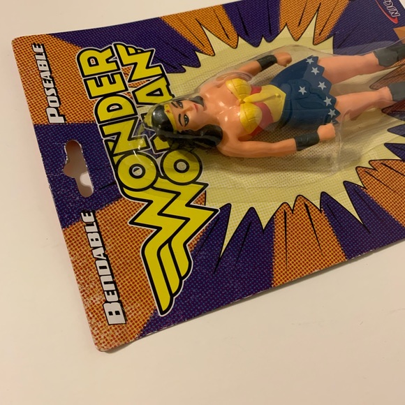 Wonder Woman Figure - Picture 5 of 8